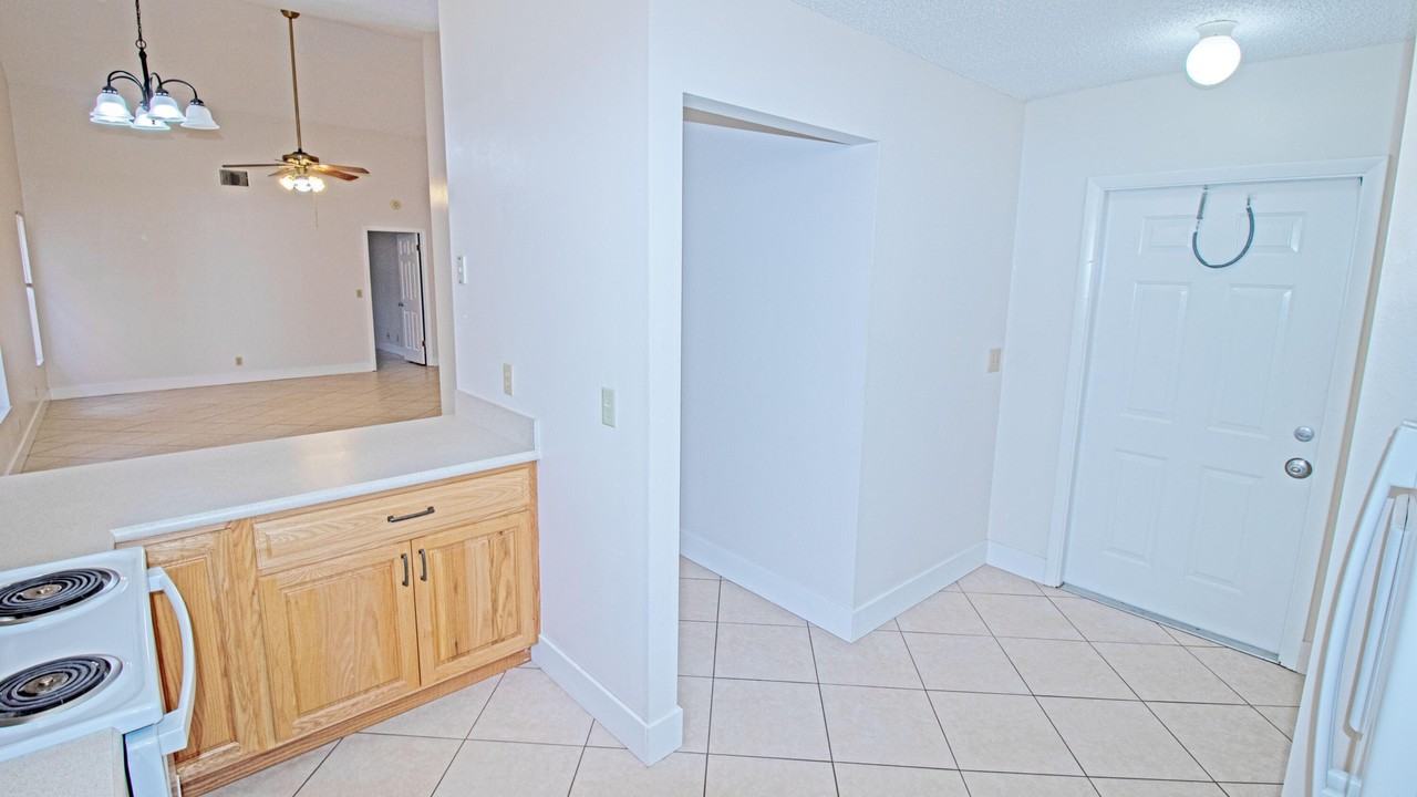 8883 Se Hobe Ridge Ave - Photo 3 of 50