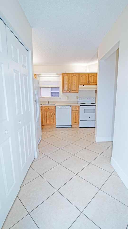 8883 Se Hobe Ridge Ave - Photo 4 of 50