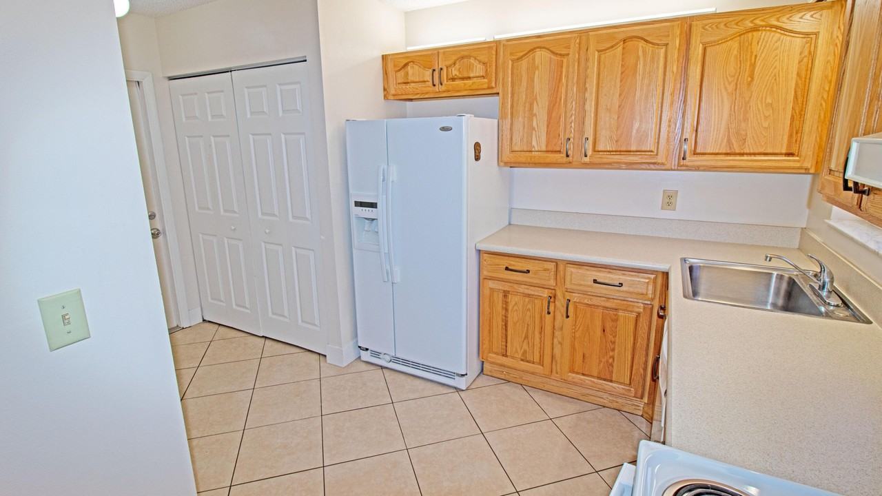 8883 Se Hobe Ridge Ave - Photo 7 of 50