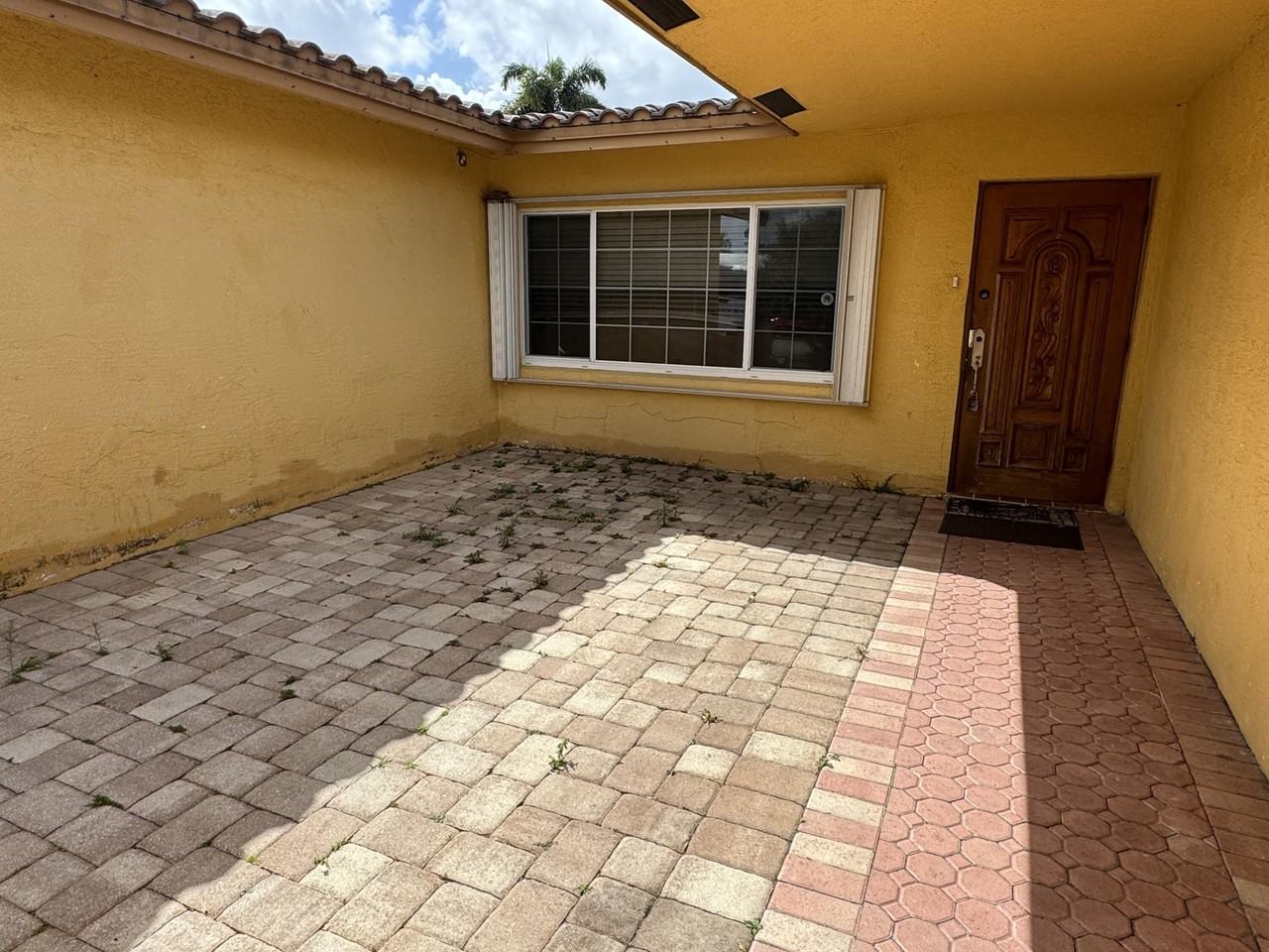 2180 Nw 93rd Ave - Photo 3 of 21