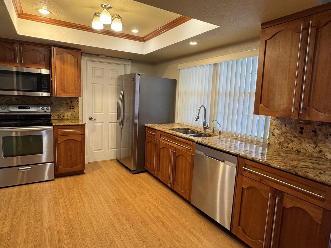 2180 Nw 93rd Ave - Photo 4 of 21
