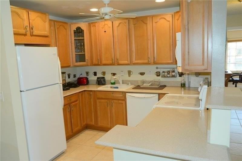 6499 Bay Club Dr #2 - Photo 4 of 34