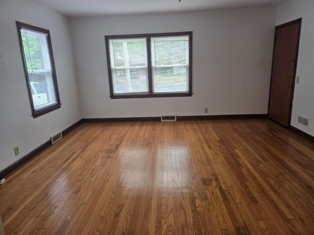 2737 Commercial Ave #1 - Photo 6 of 17