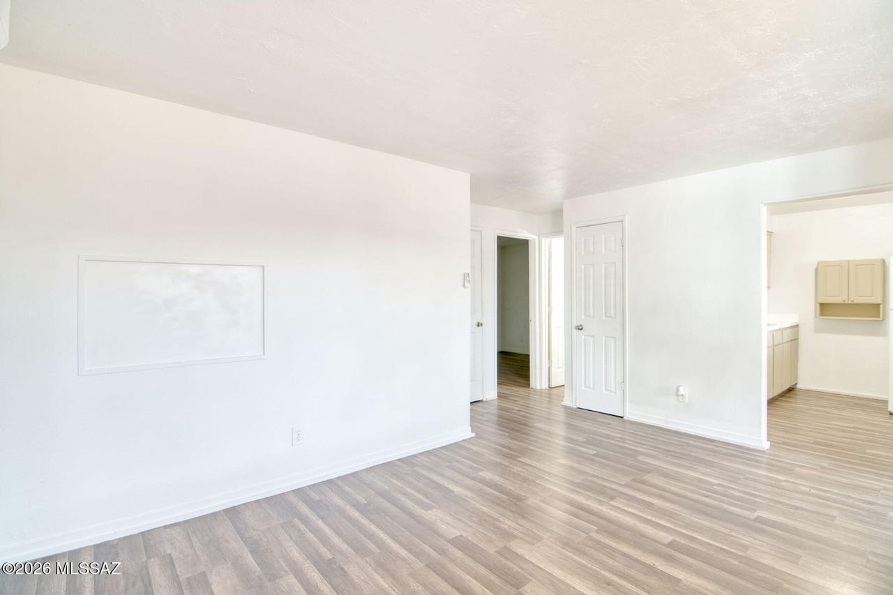 5653 E 28th St - Photo 3 of 19