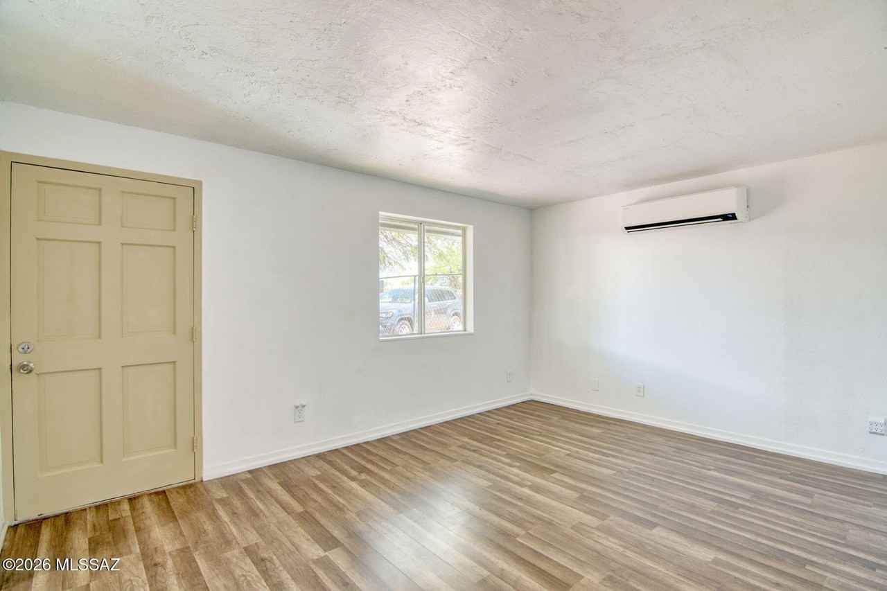 5653 E 28th St - Photo 5 of 19