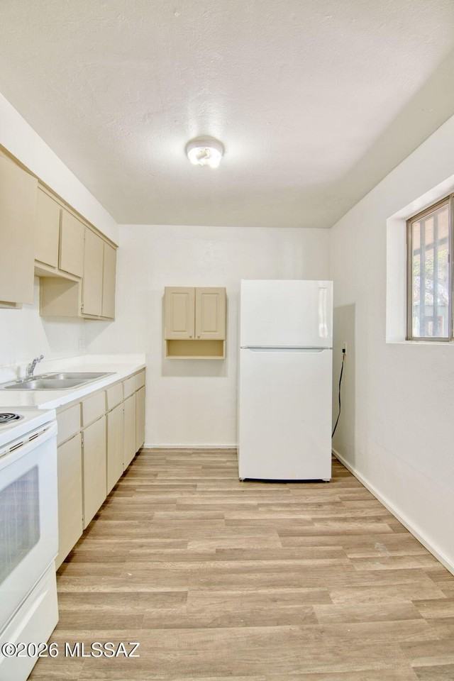 5653 E 28th St - Photo 6 of 19