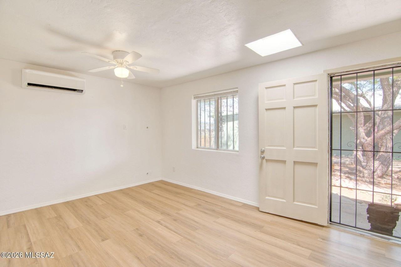5655 E 28th St - Photo 3 of 24