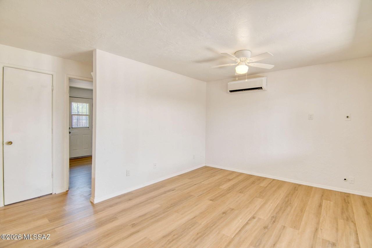5655 E 28th St - Photo 4 of 24