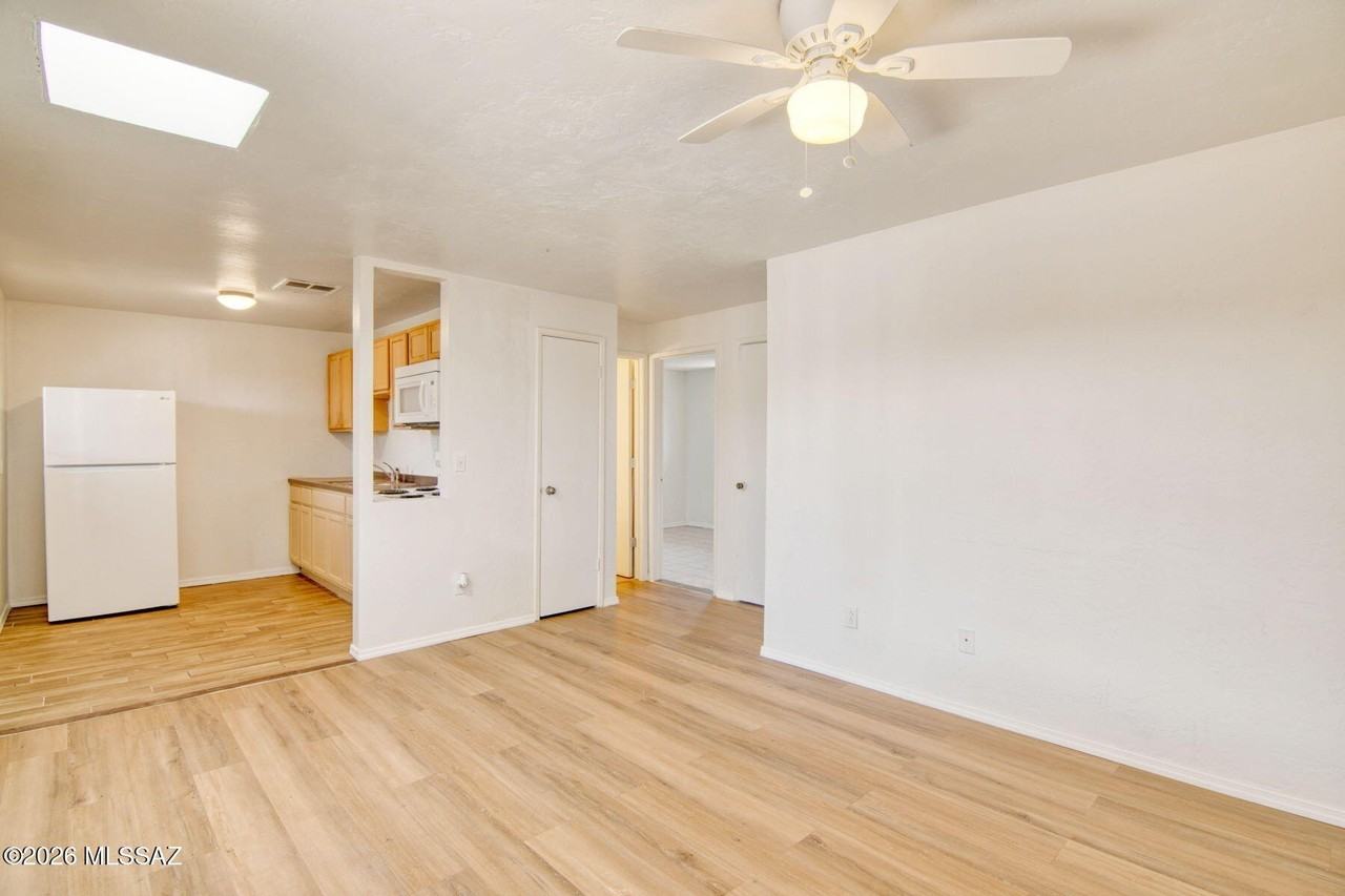 5655 E 28th St - Photo 5 of 24
