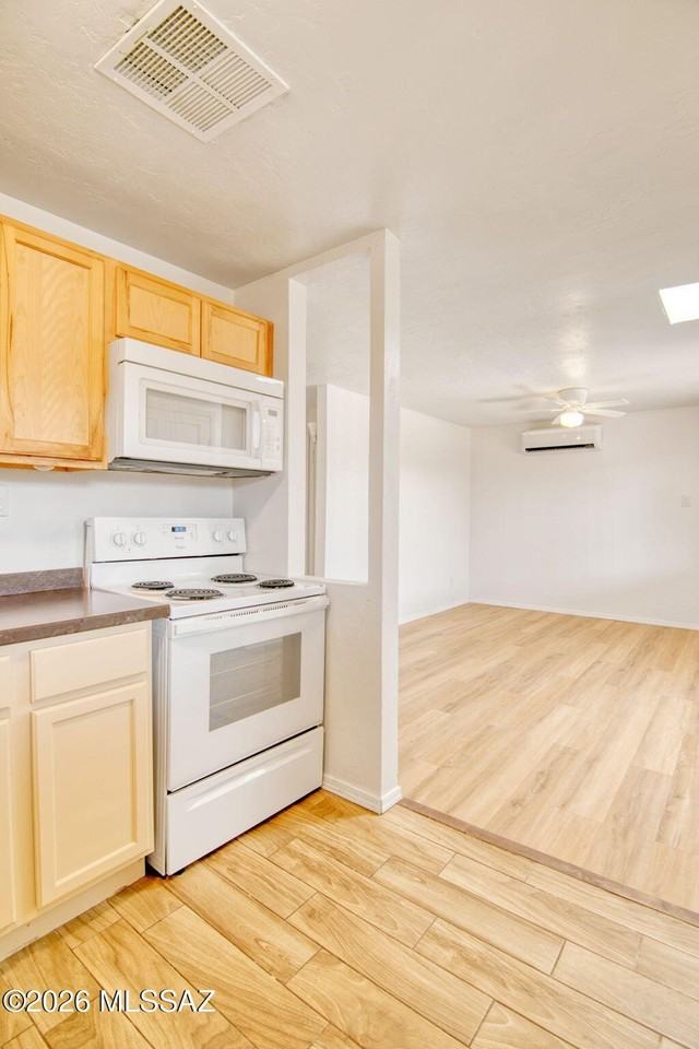 5655 E 28th St - Photo 6 of 24