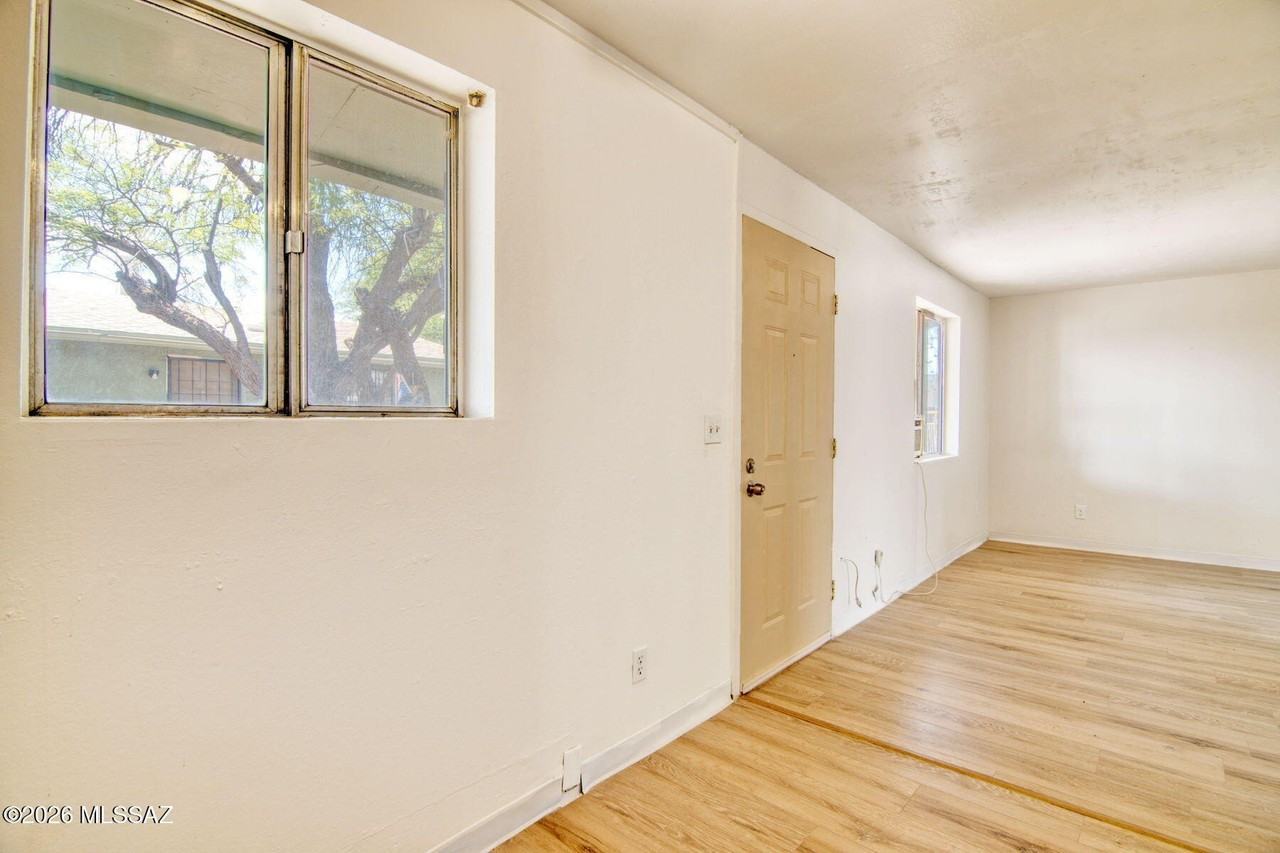 5657 E 28th St - Photo 2 of 26