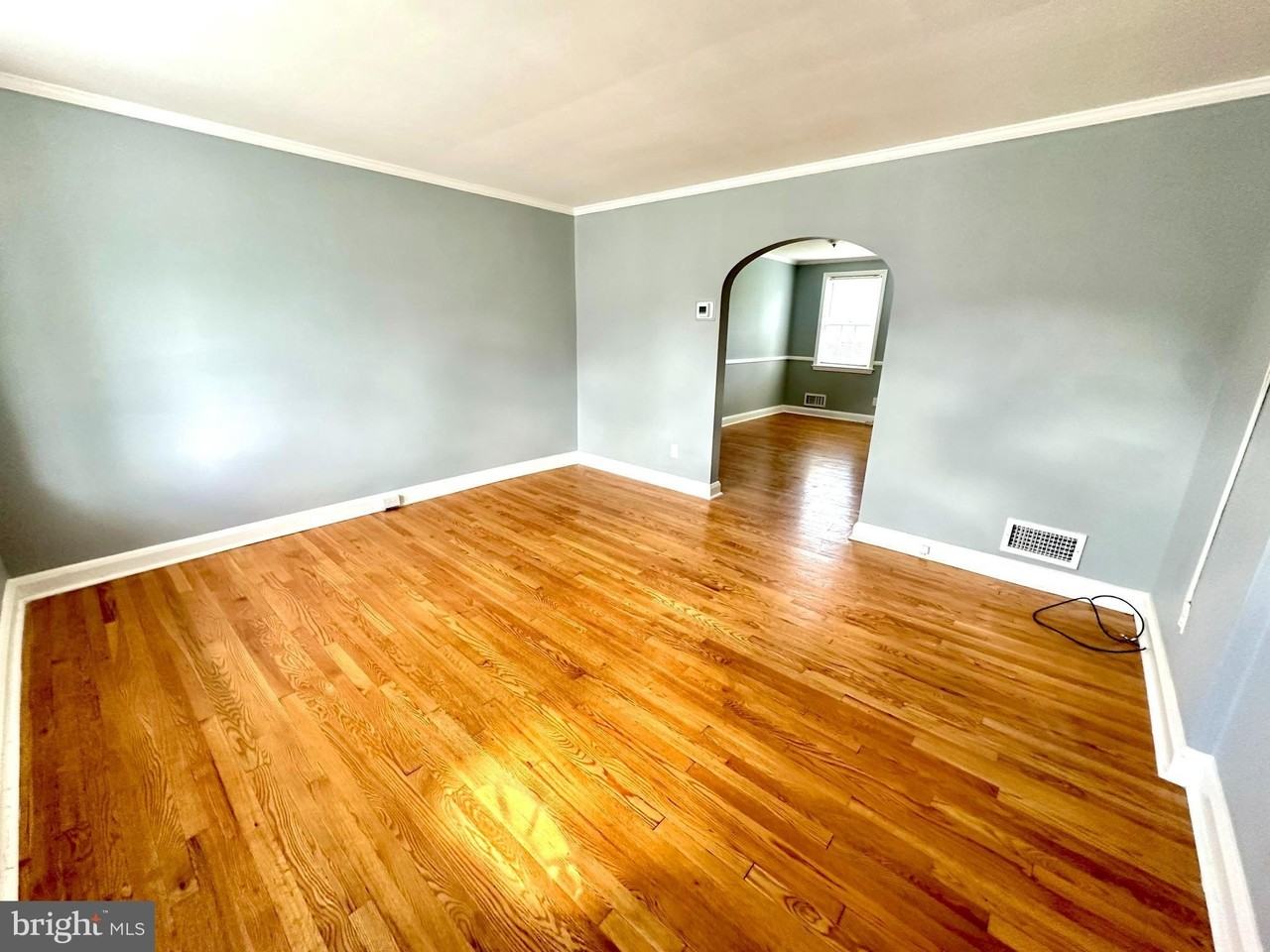 8318 Loch Raven Blvd - Photo 5 of 21