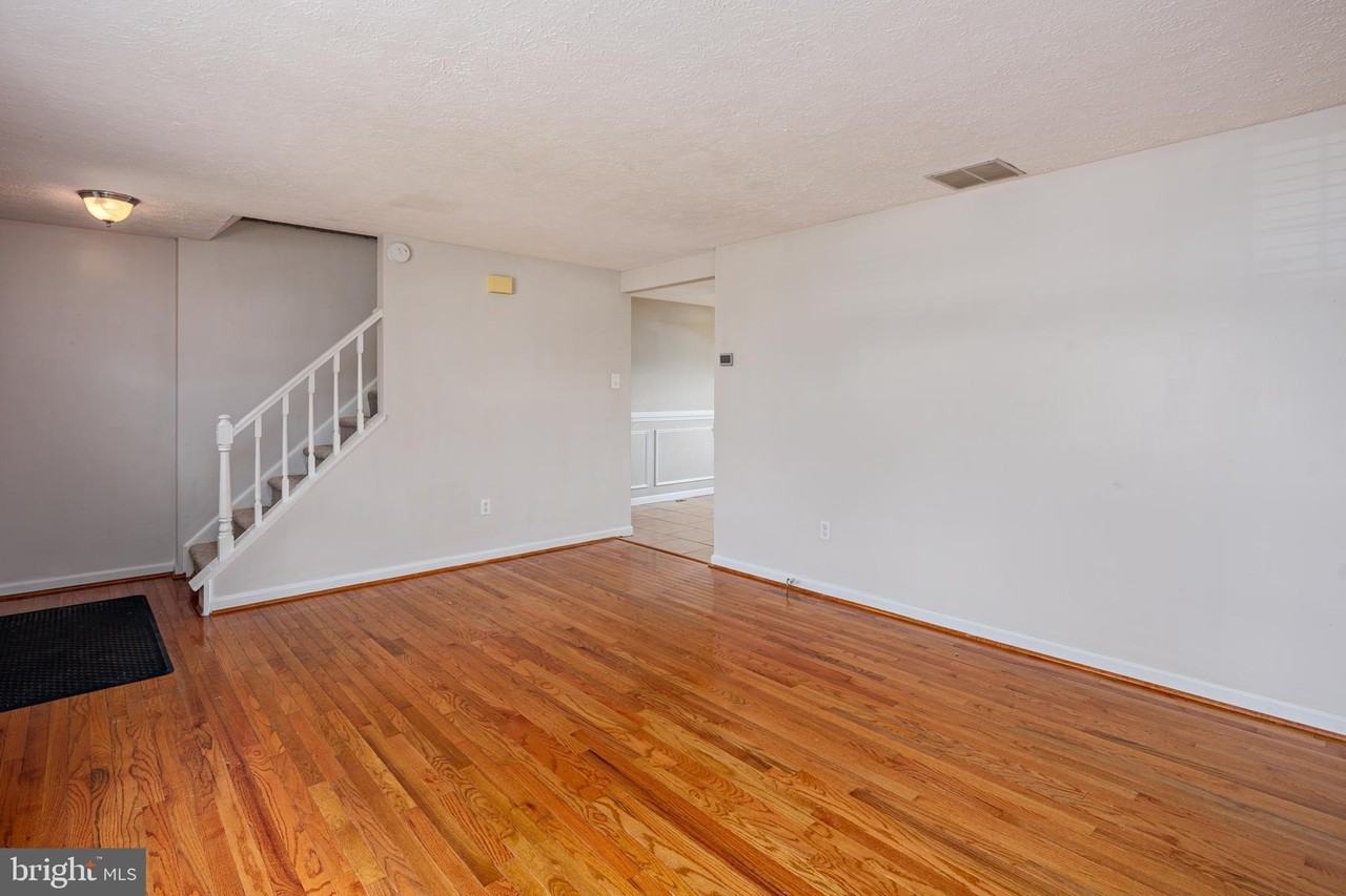 21 Valley Park Ct - Photo 4 of 30
