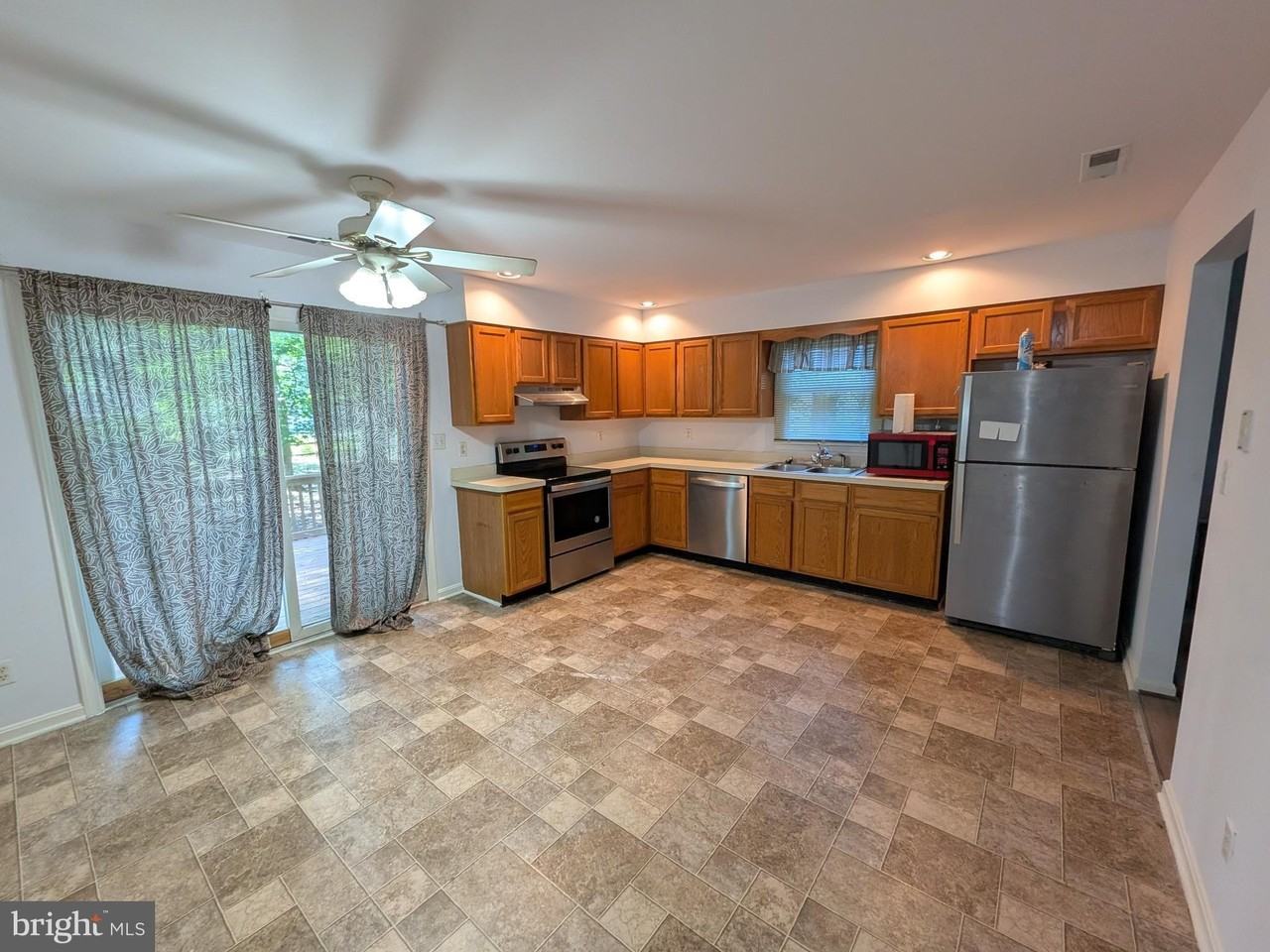 627 Davol Rd - Photo 3 of 10