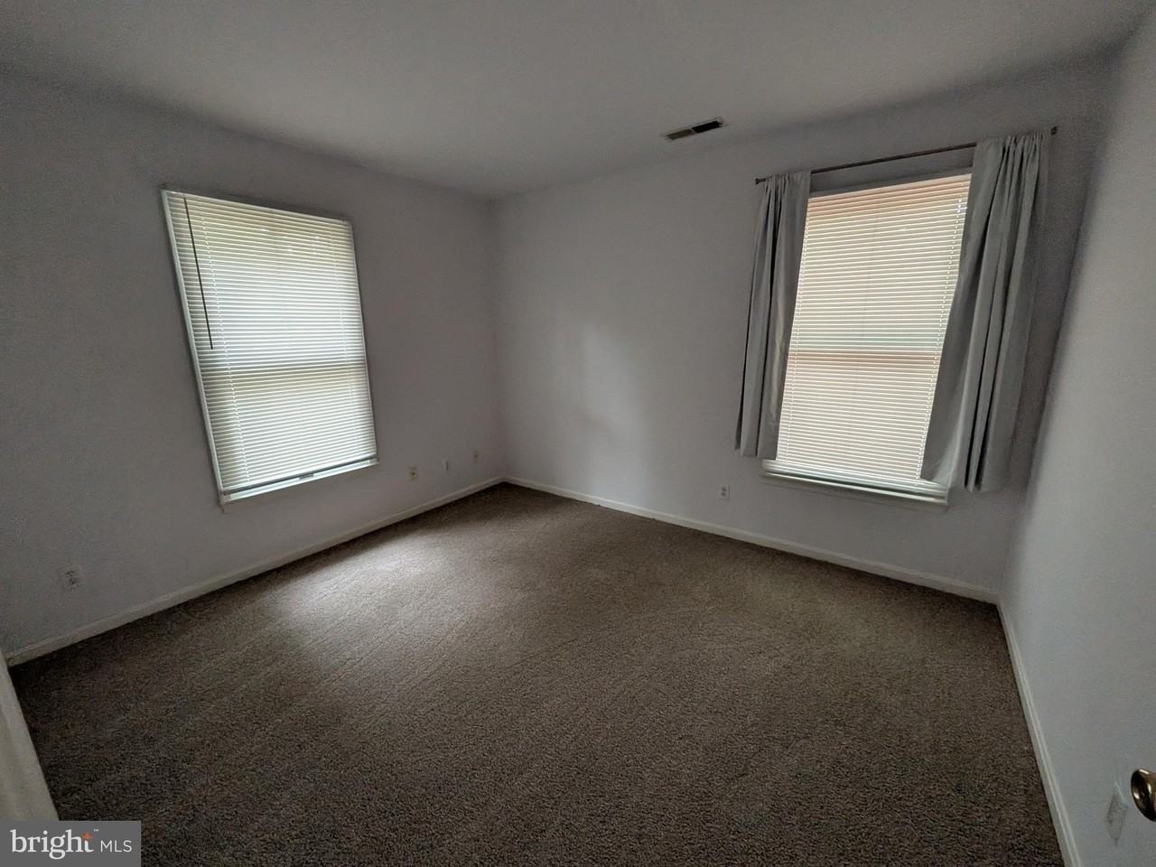 627 Davol Rd - Photo 4 of 10