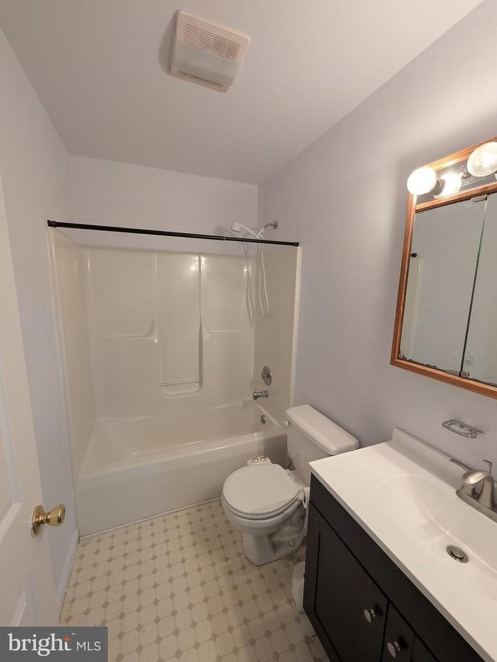 627 Davol Rd - Photo 5 of 10