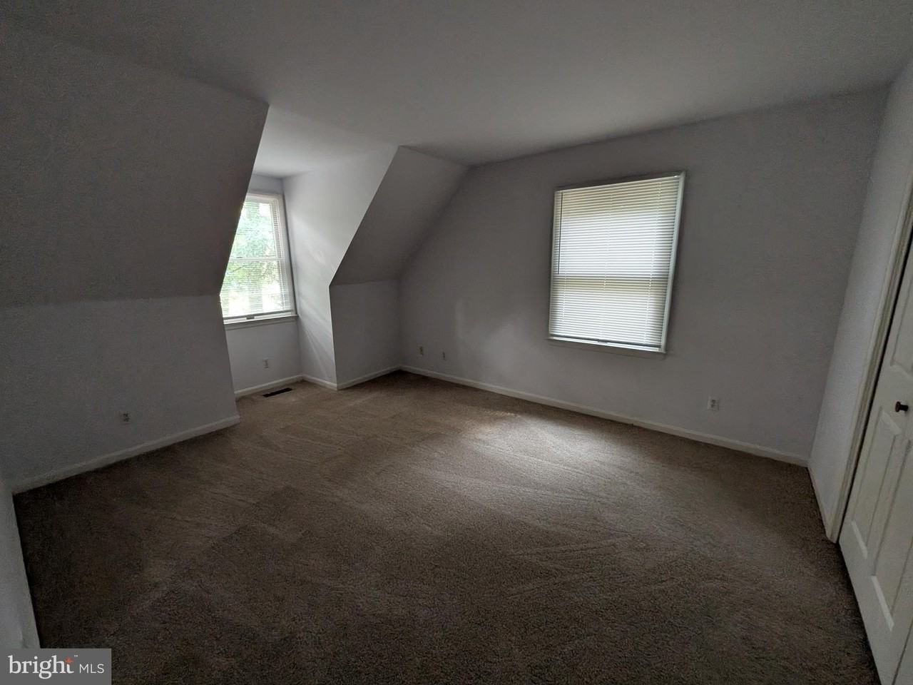 627 Davol Rd - Photo 7 of 10