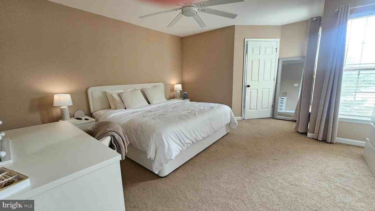 213 Windsor Ct - Photo 5 of 27