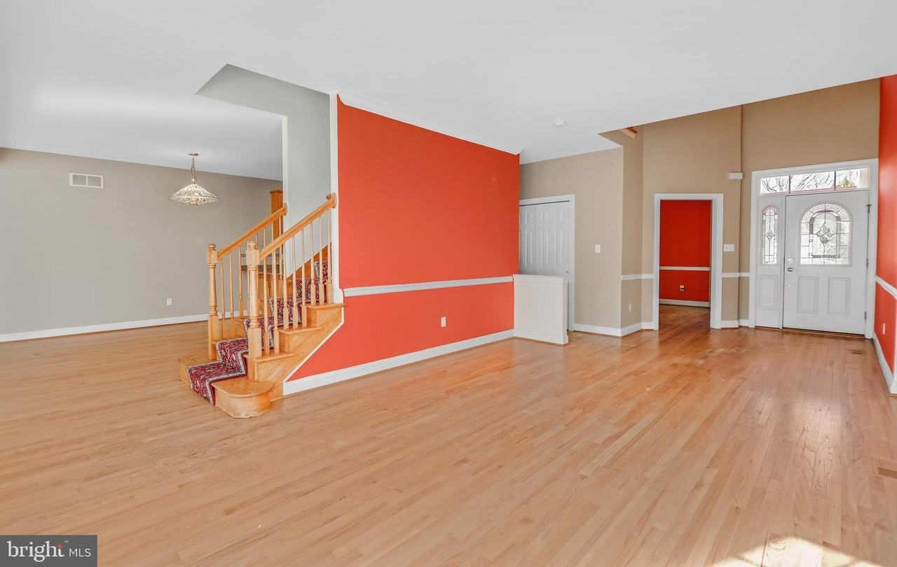 63 Old Barn Dr - Photo 5 of 39