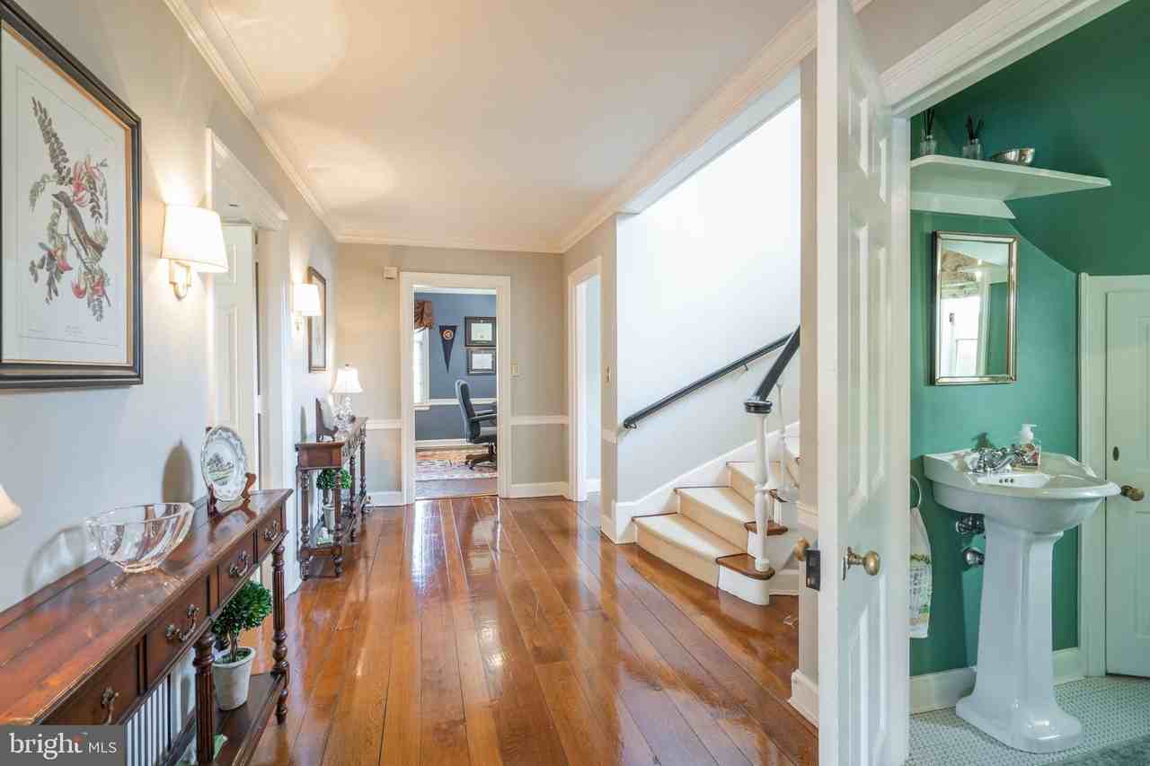 601 Harriton Rd - Photo 4 of 50