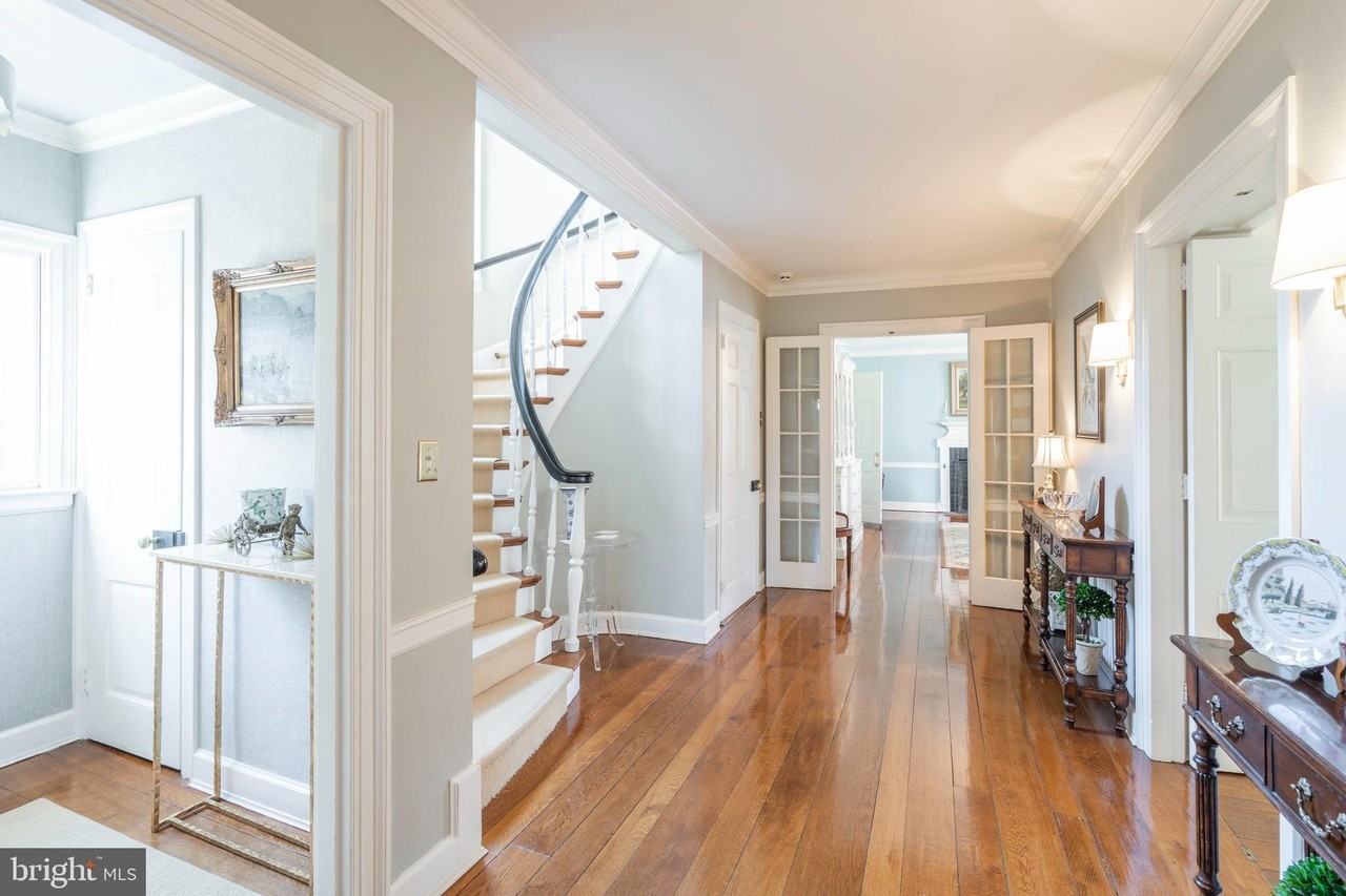 601 Harriton Rd - Photo 5 of 50