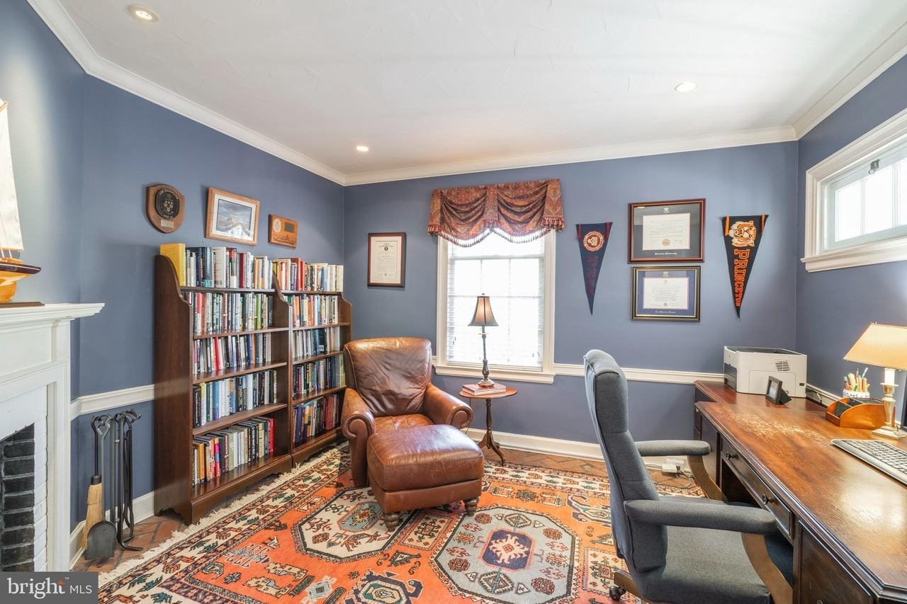 601 Harriton Rd - Photo 7 of 50