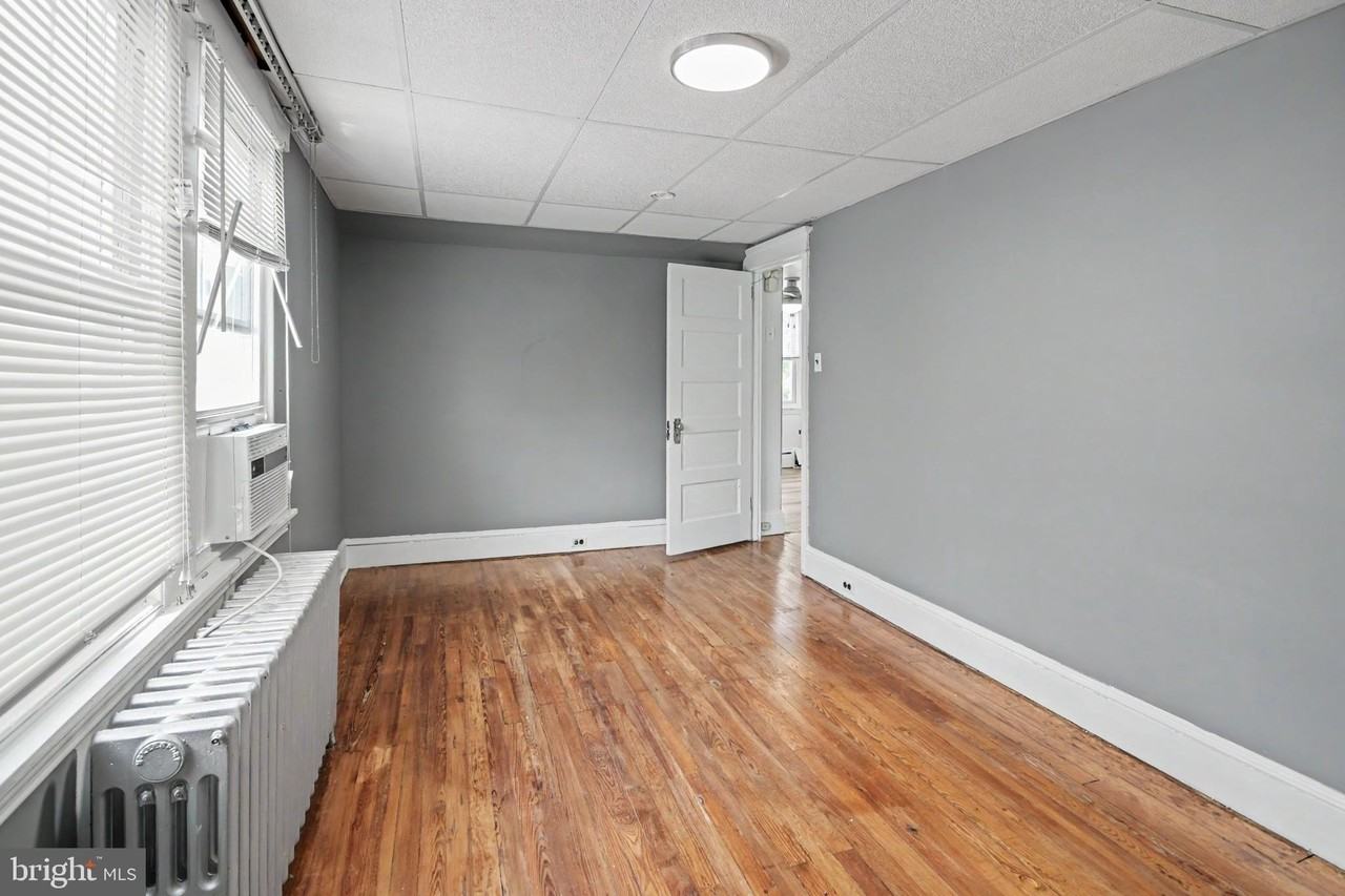 59 N Schuylkill Ave - Photo 7 of 34
