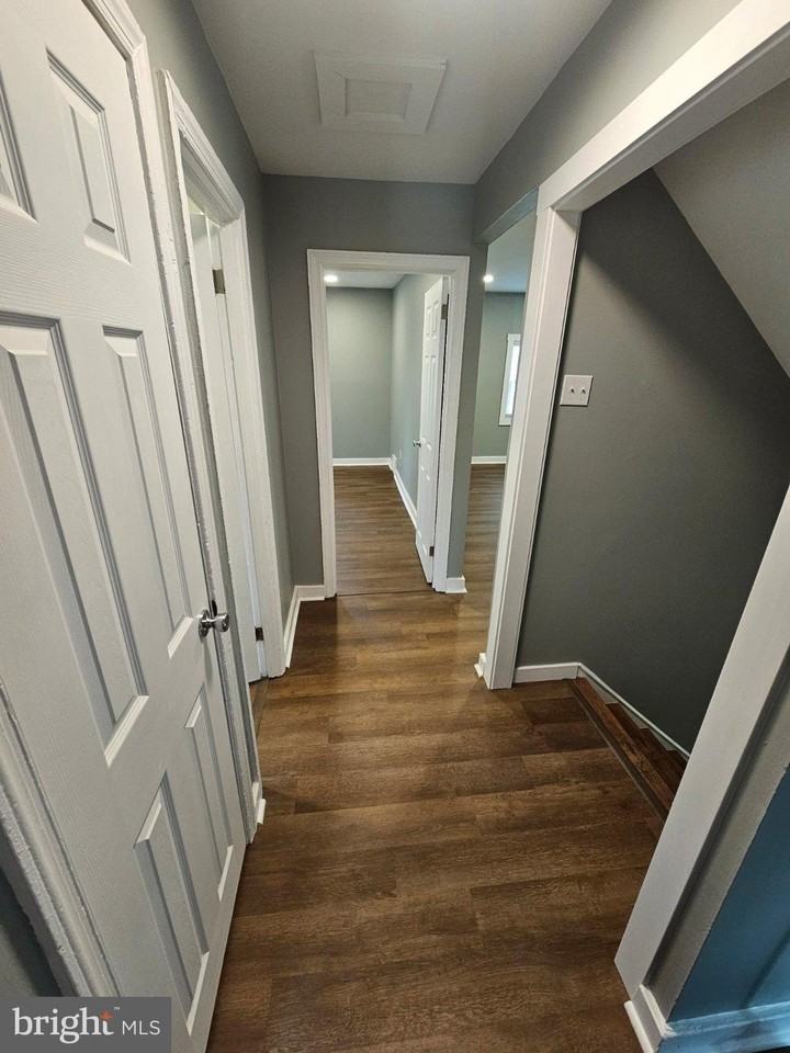 647 Roberts Ave - Photo 3 of 12