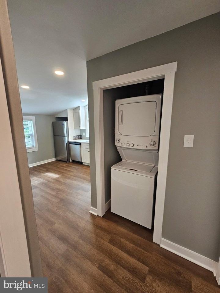 647 Roberts Ave - Photo 5 of 12