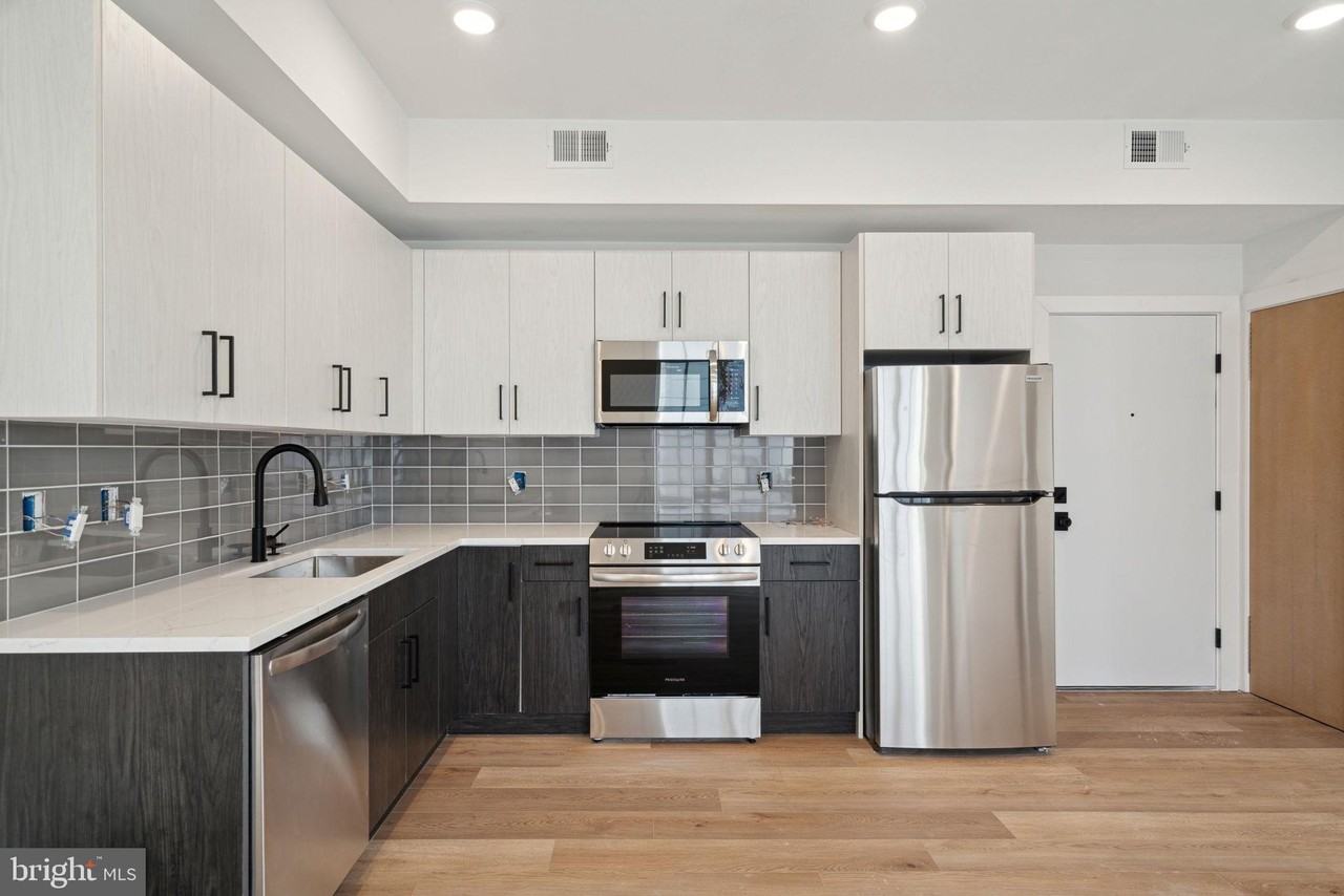 1828 Frankford Ave #302 - Photo 3 of 14