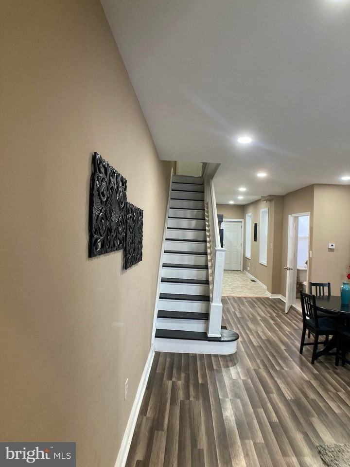 207 E Cambria St - Photo 3 of 39