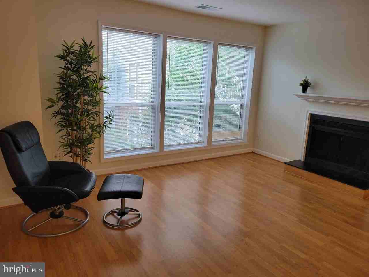 3178 Summit Square Dr #3B12 - Photo 4 of 28