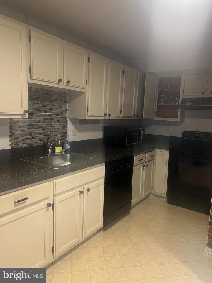 4 Harbert Ct - Photo 6 of 20