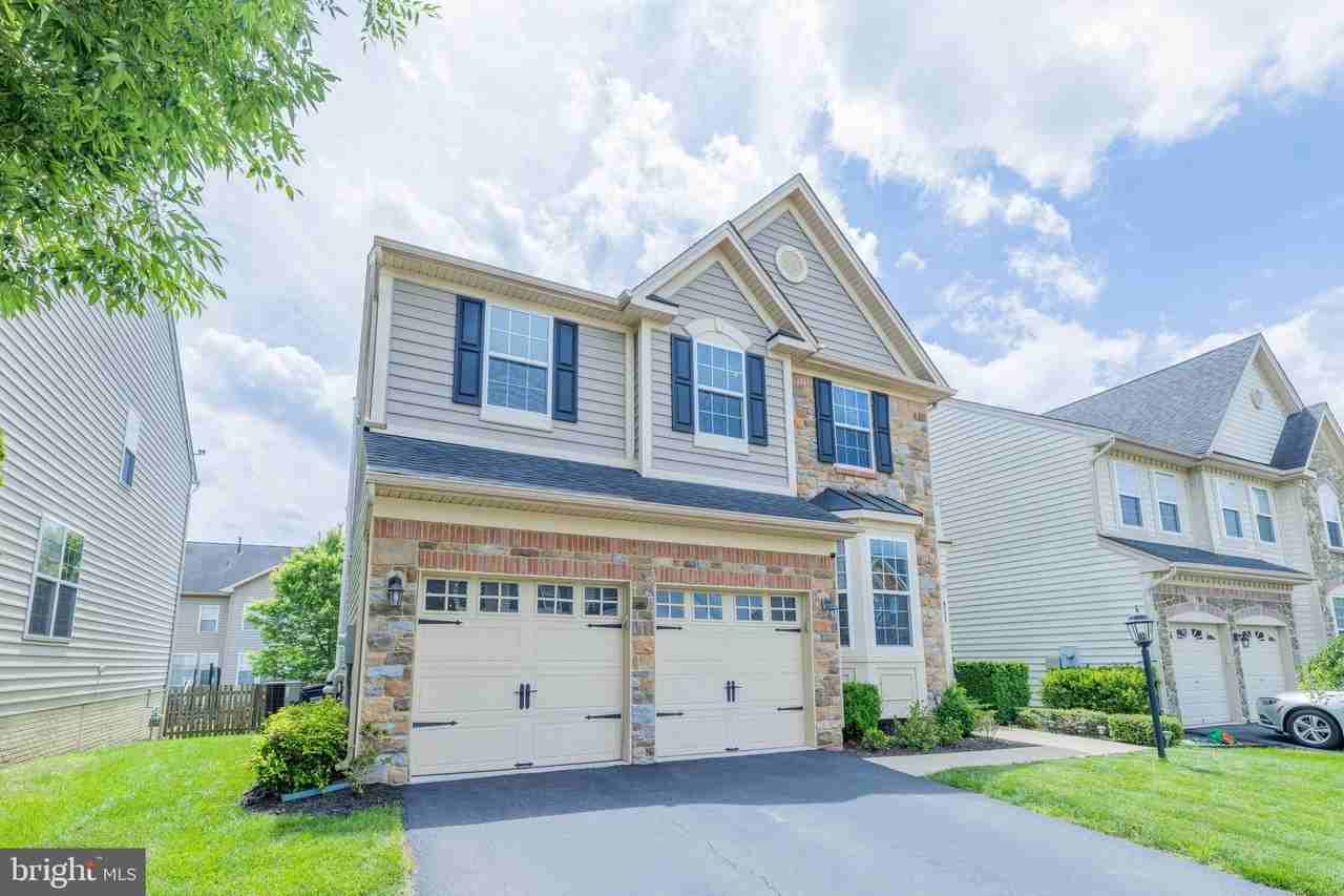 8727 Raleigh Mews - Photo 3 of 50