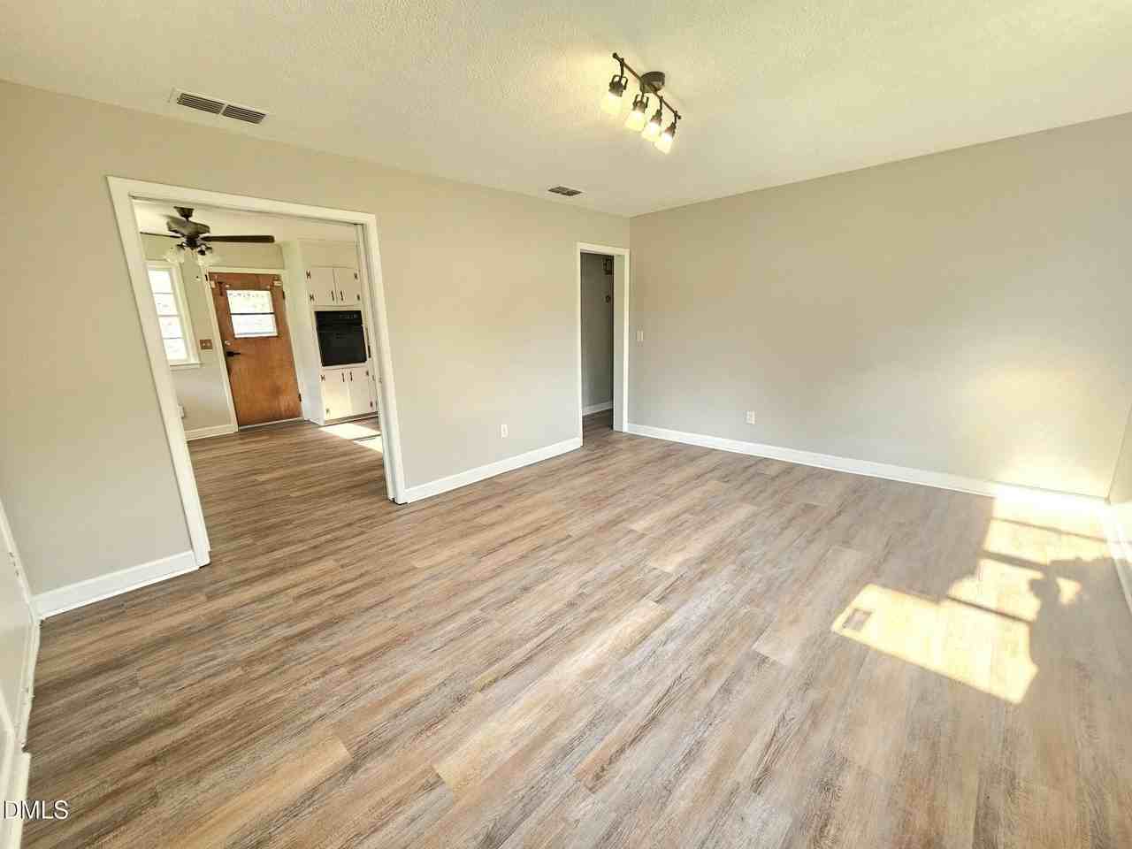 408 Oak St - Photo 5 of 21