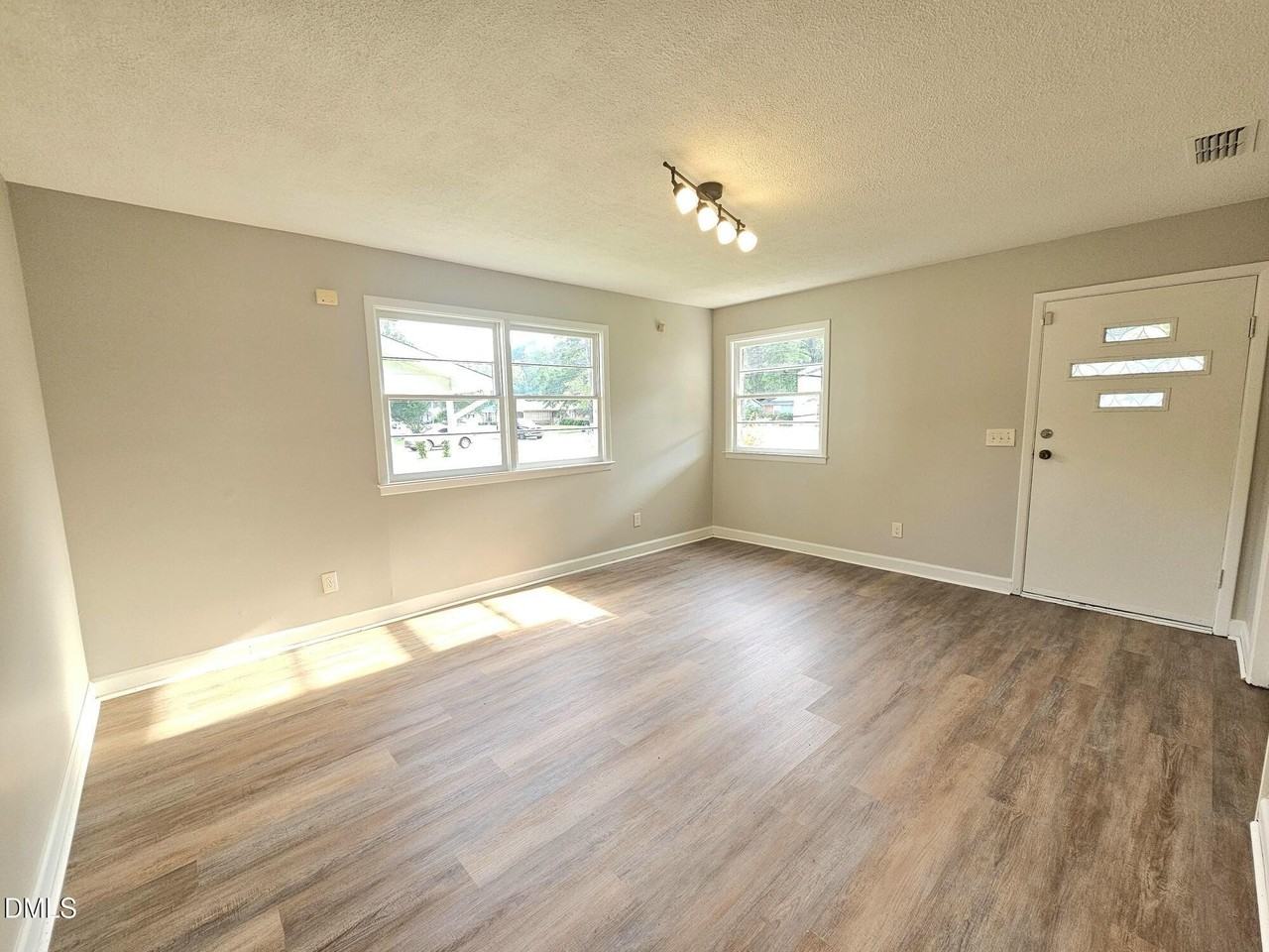 408 Oak St - Photo 6 of 21