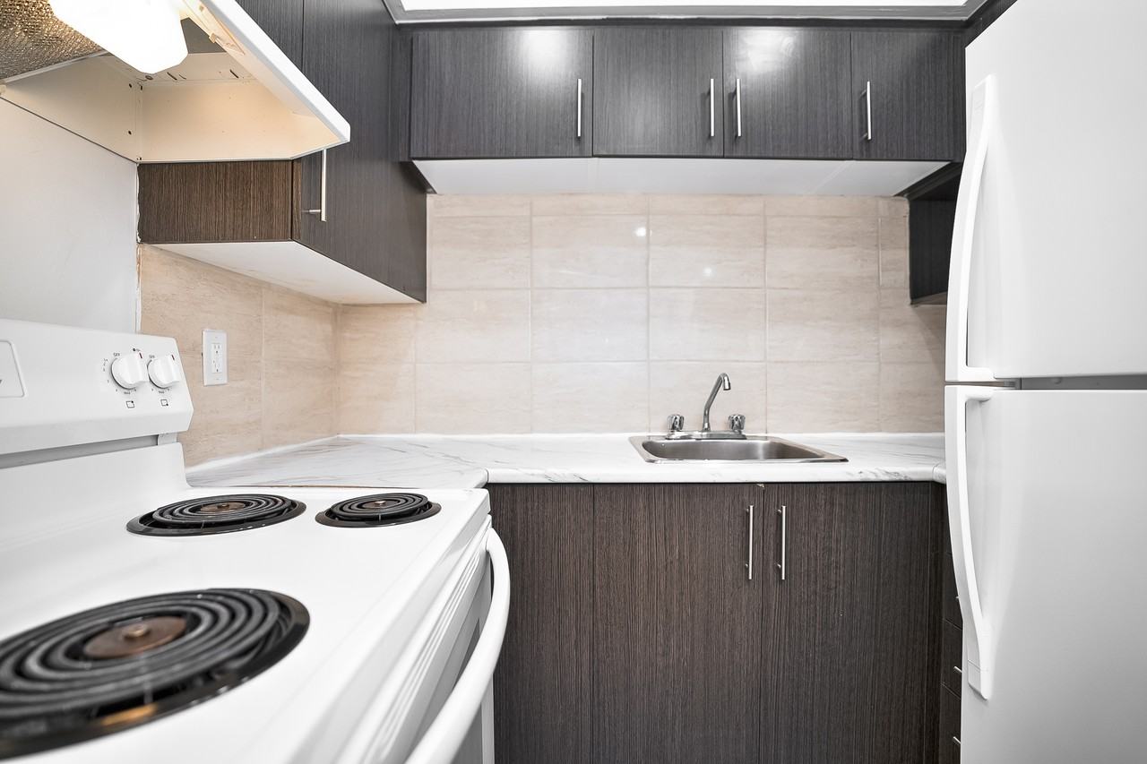 2415 Av Madison — photo 1