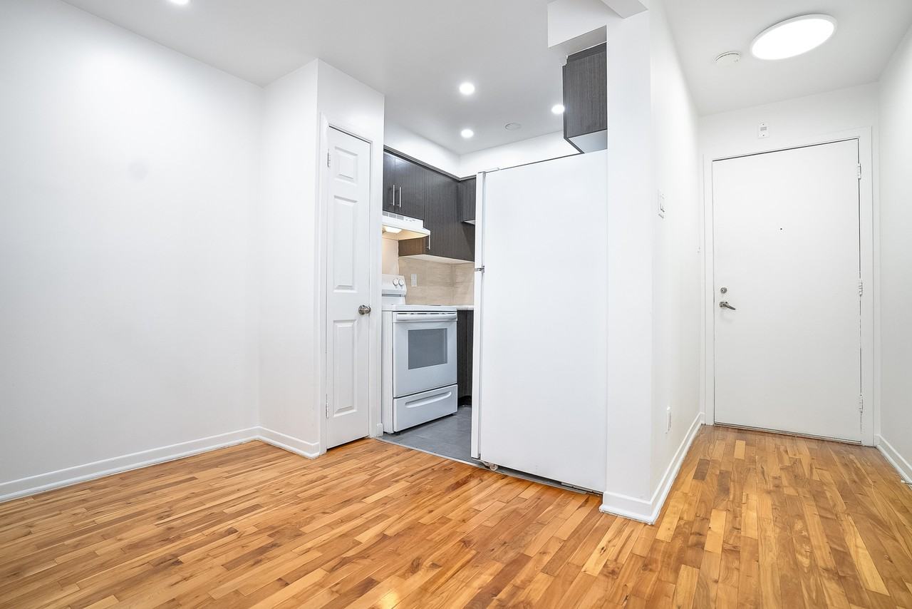 2415 Av Madison — photo 2