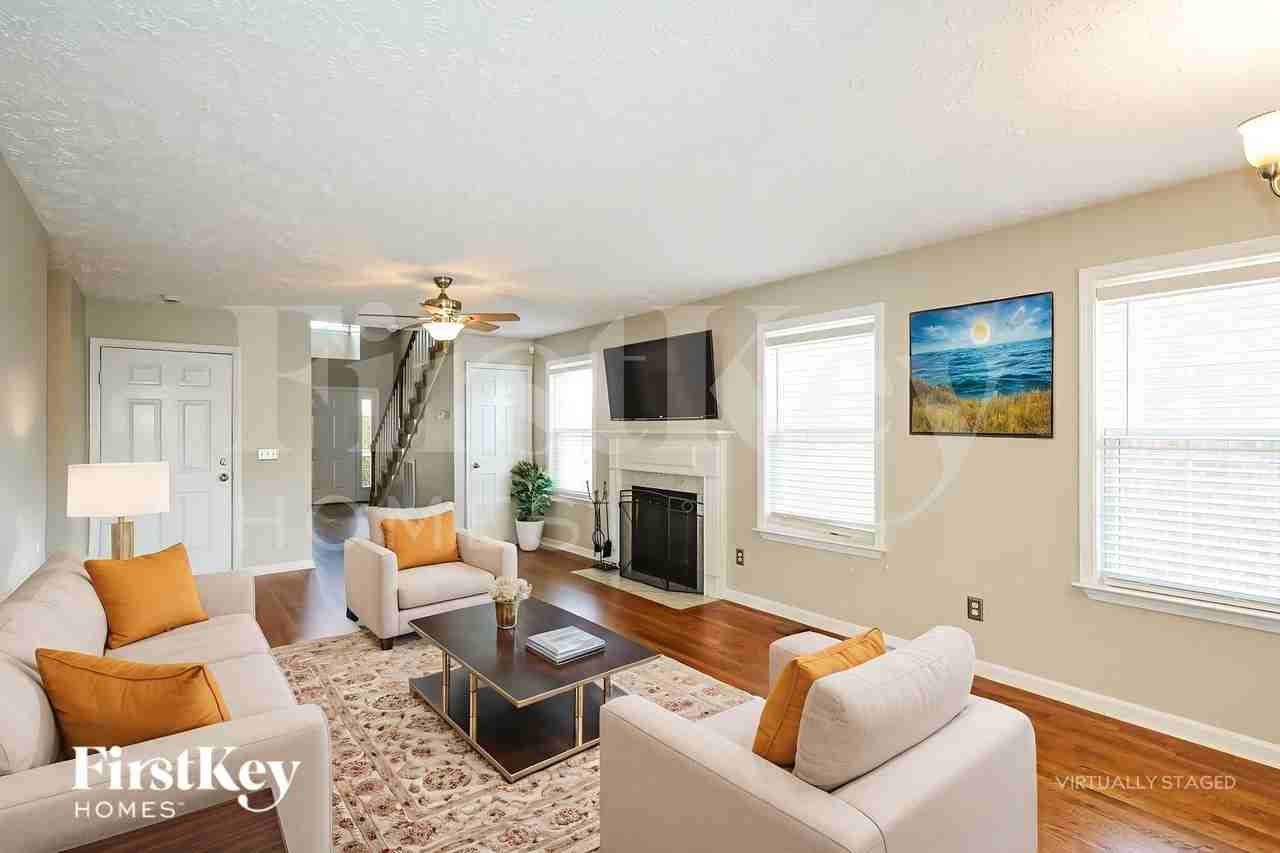 308 Birchclay Pt N - Photo 4 of 20