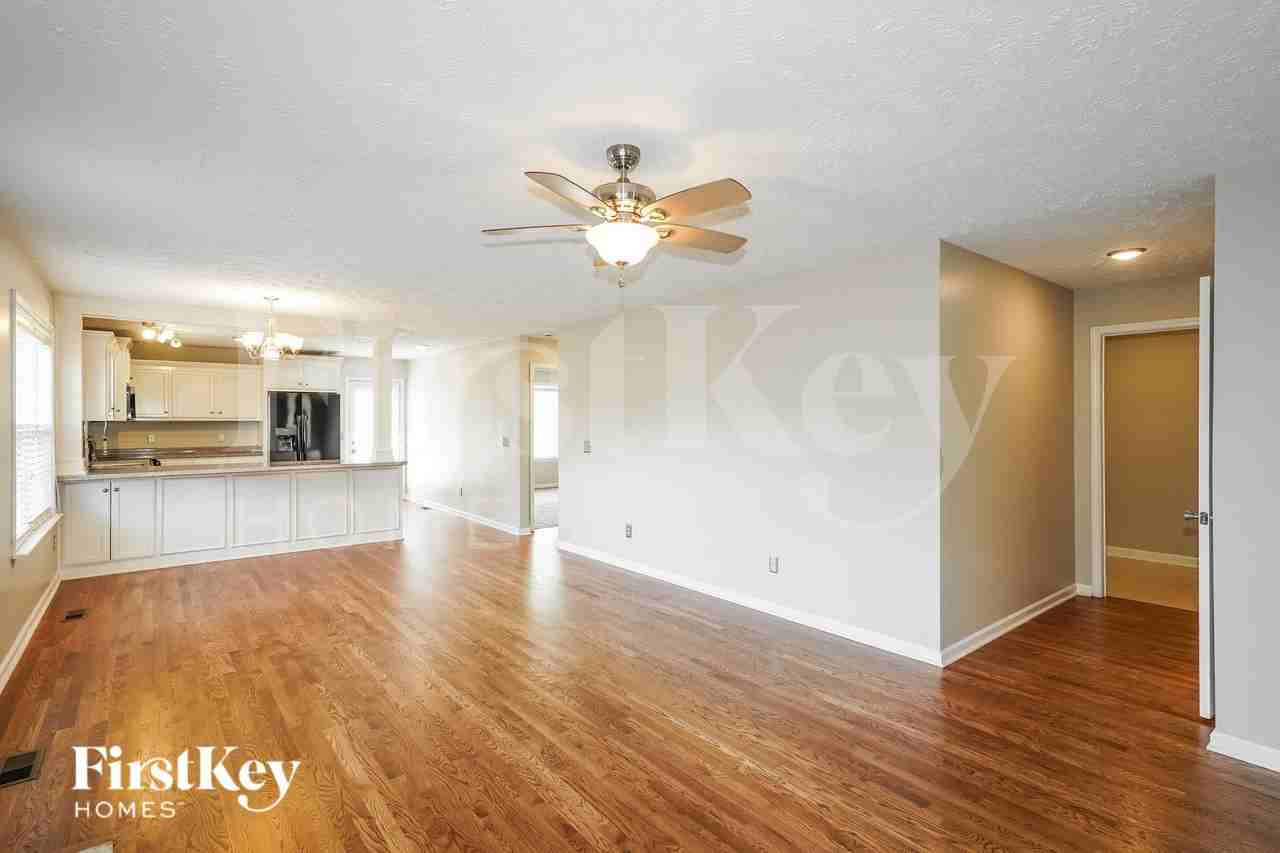 308 Birchclay Pt N - Photo 5 of 20