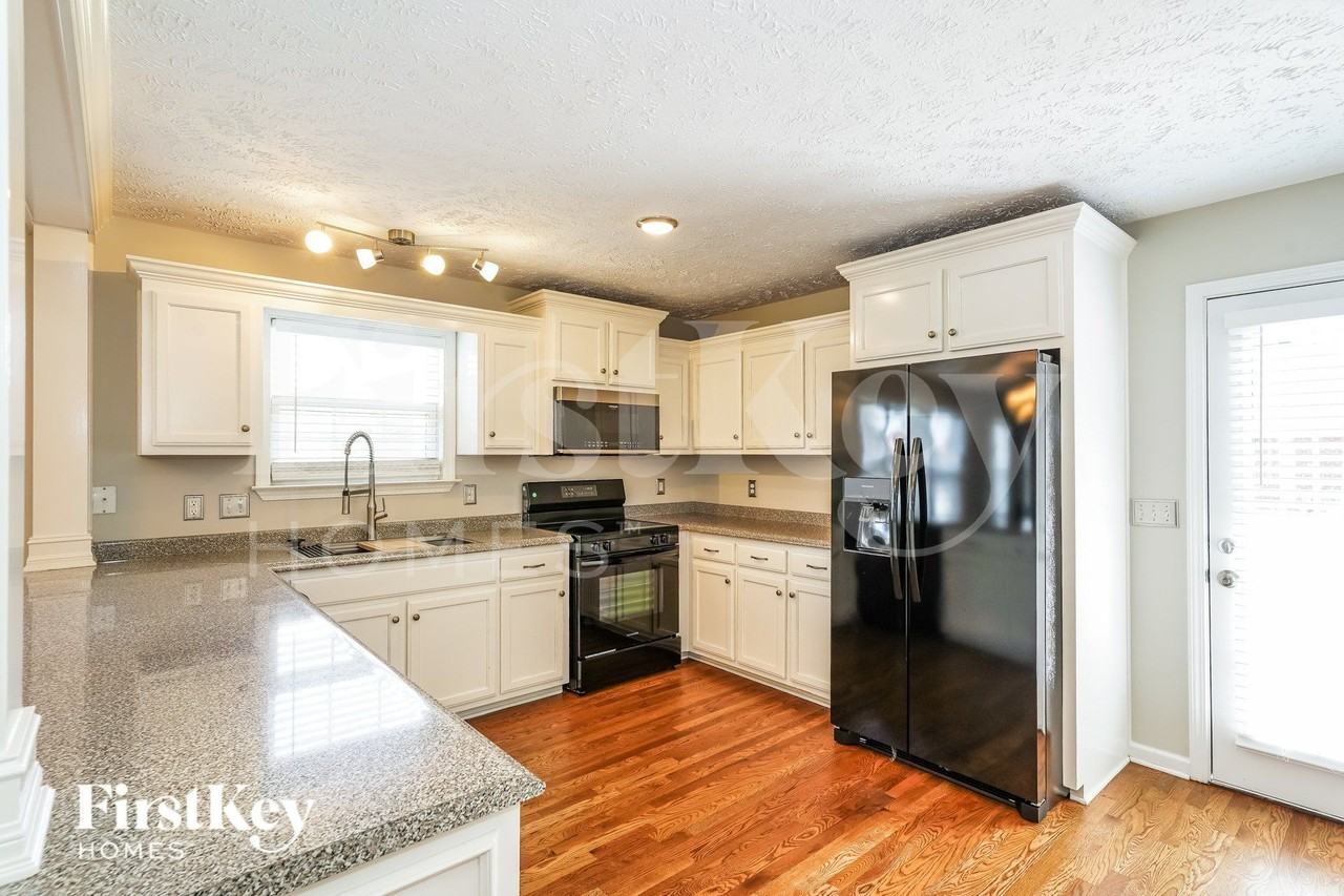 308 Birchclay Pt N - Photo 6 of 20
