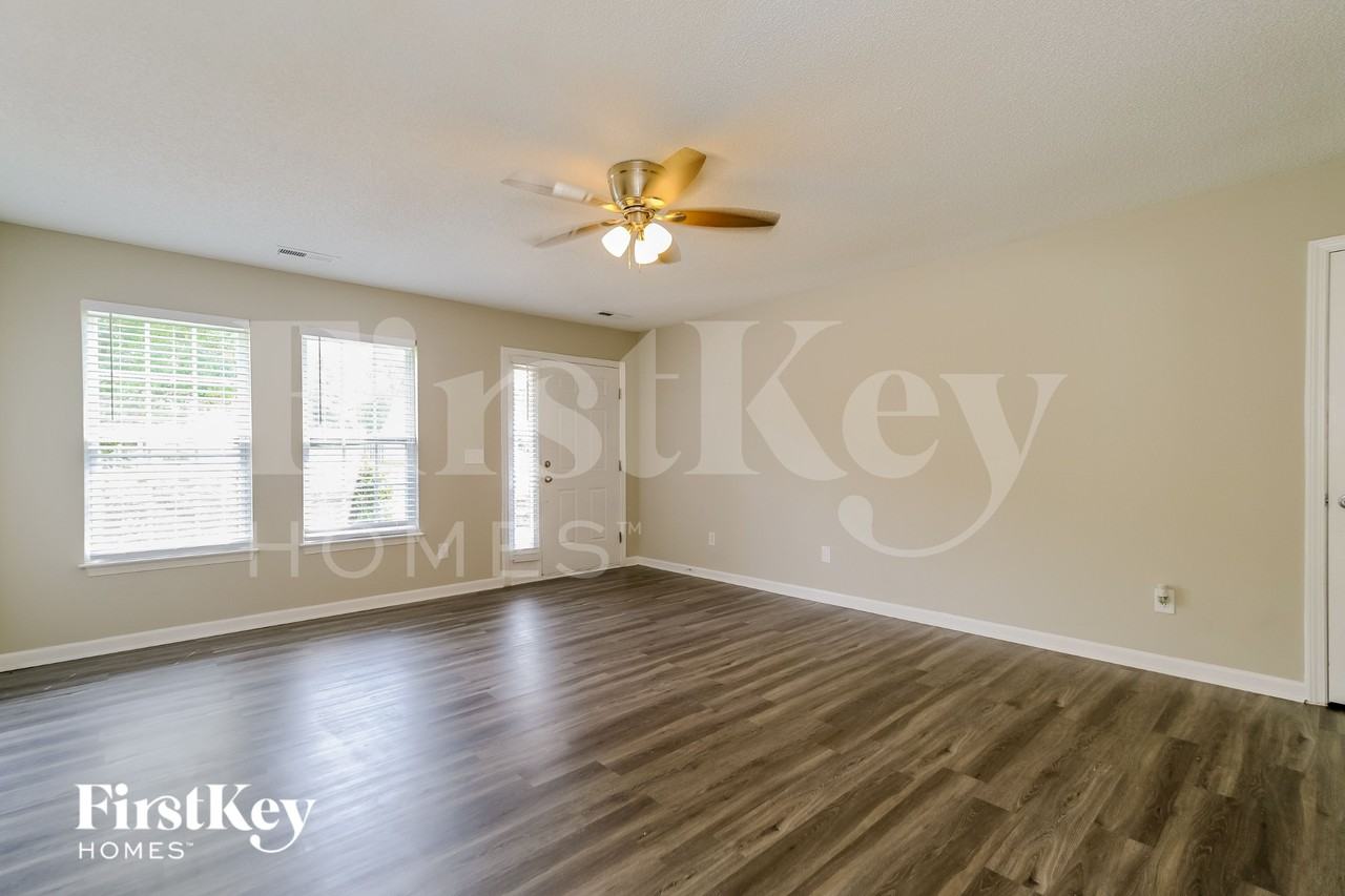 1716 Northside Dr - Photo 3 of 15
