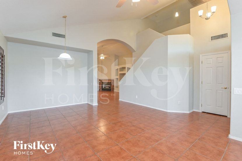 616 S Rincon Rising Rd - Photo 2 of 15