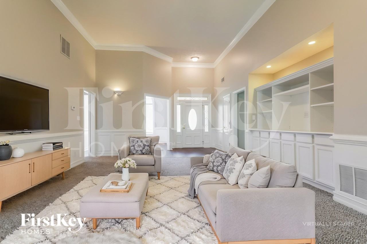 715 Roland Manor Dr - Photo 4 of 18