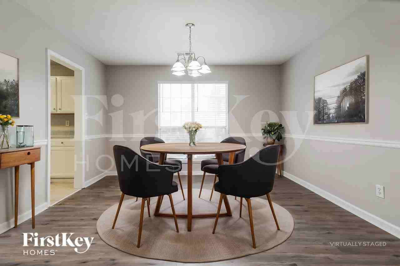 3217 Ivy Lake Ct - Photo 5 of 18