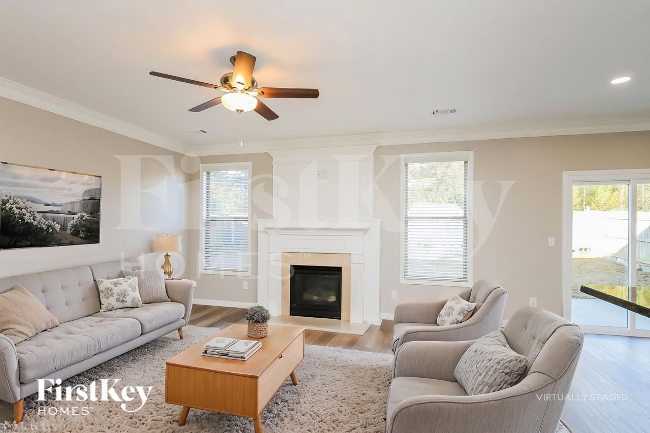3192 Sag Harbor Ln - Photo 5 of 18