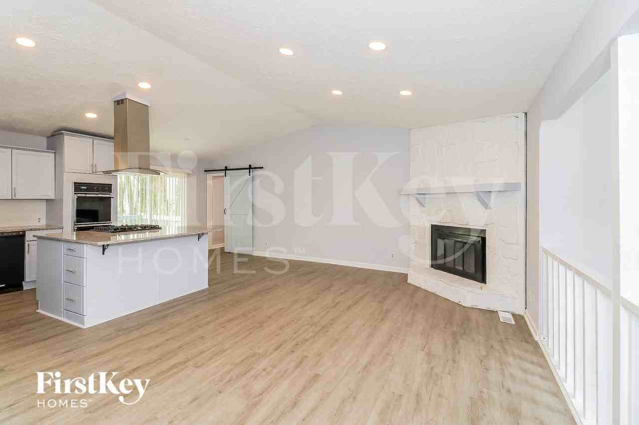 2039 Bascomb Carmel Rd - Photo 2 of 15