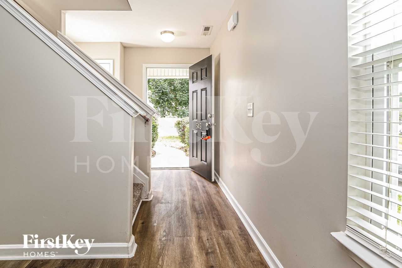 545 Lakewood Glen Ct - Photo 3 of 19