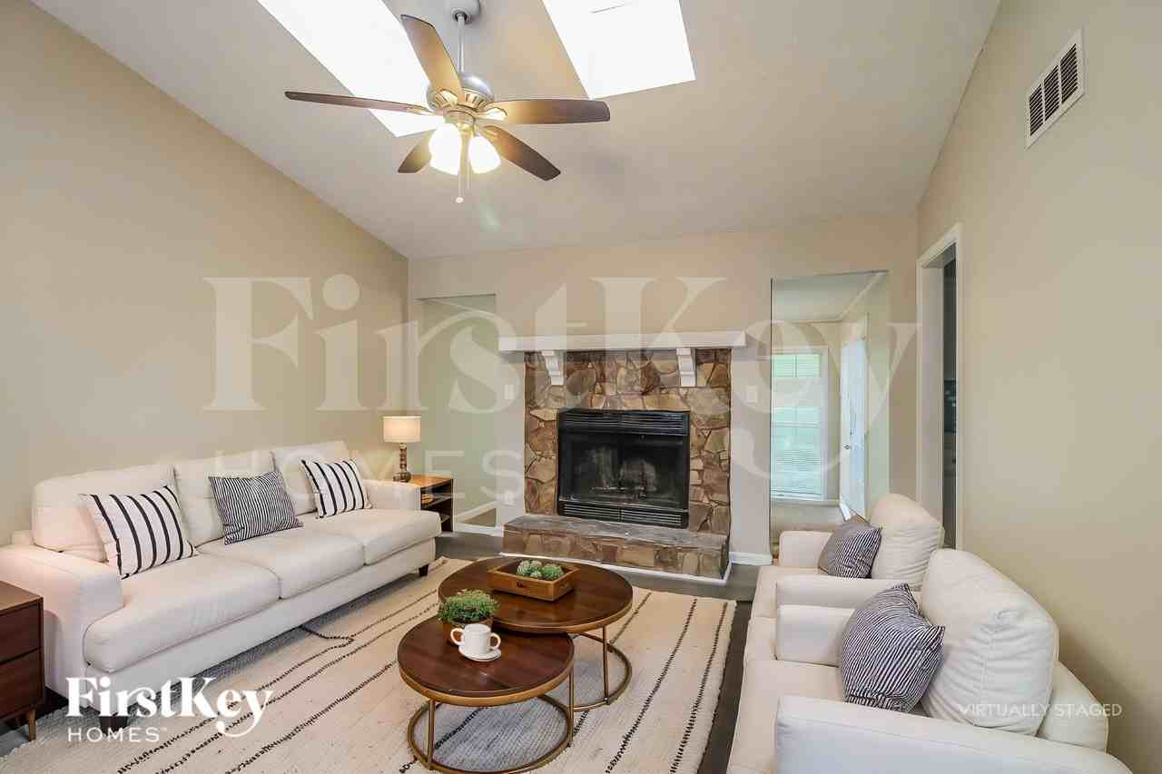 732 Harness Ct - Photo 3 of 19