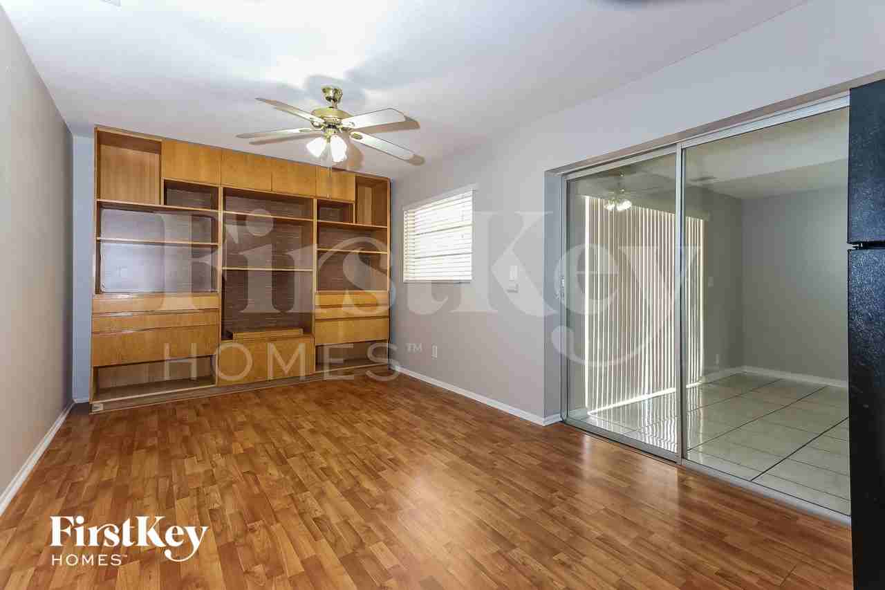 6871 Nw 12th St - Photo 5 of 15